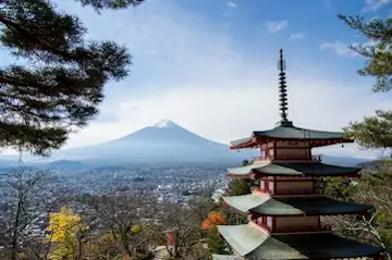 山梨県　新倉山 浅間公園 忠霊塔