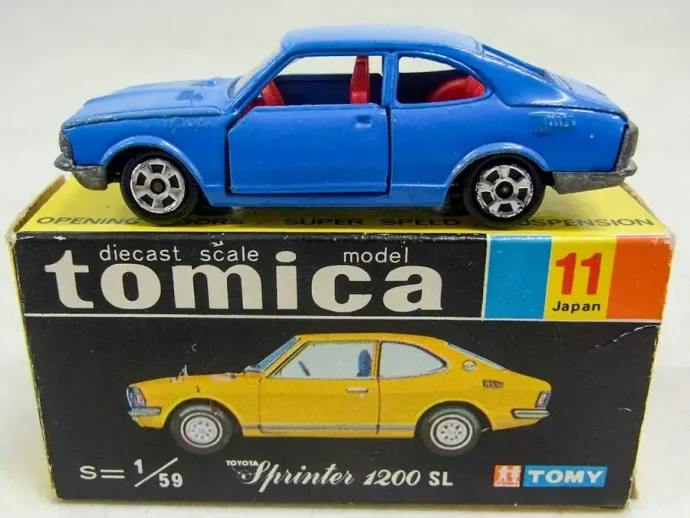 トミカ黒箱11-1 日本製・トヨタスプリンター1200SL通常販売品・ブルー-