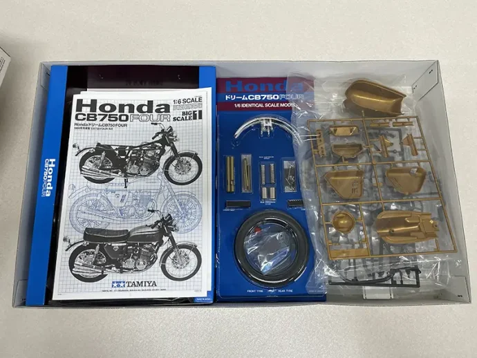 タミヤ 1/6 Honda ドリームCB750FOUR キット内容