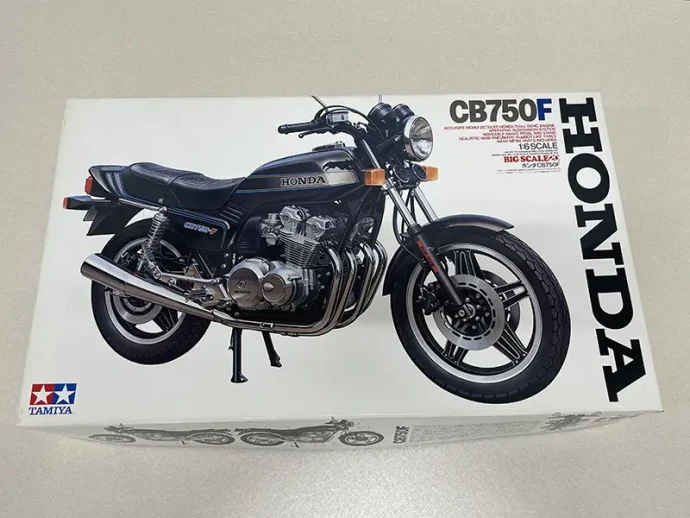 タミヤ 1/6 HONDA CB750F  パッケージ