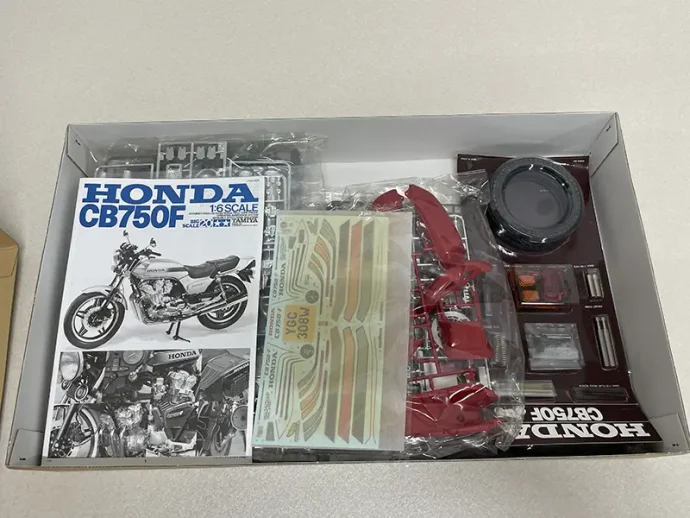 タミヤ 1/6 HONDA CB750F キット内容