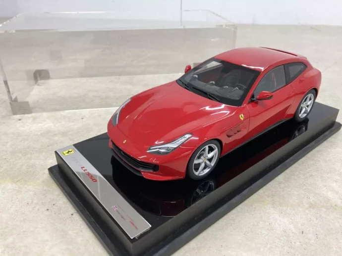 アマルガム 1/18 Ferrari GTC4 Lusso