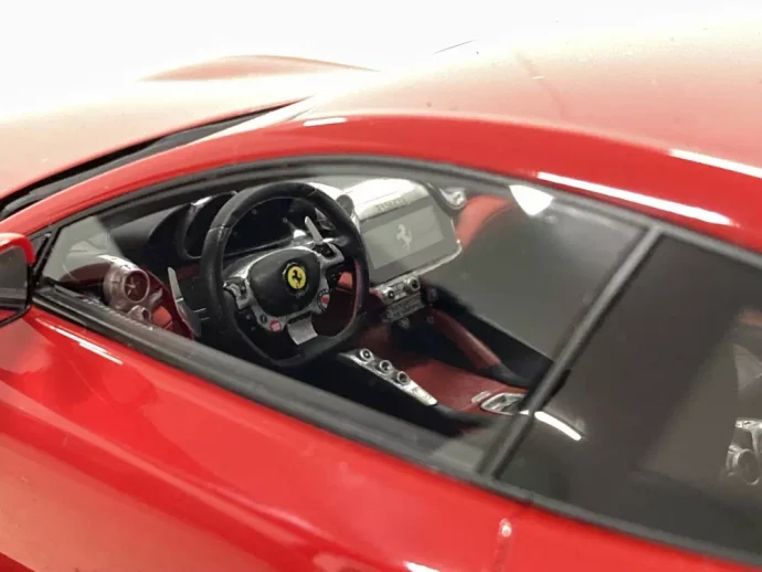 アマルガム 1/18 Ferrari GTC4 Lusso