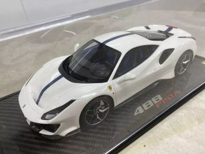 BBR 1/18 Ferrari 488 PISTA