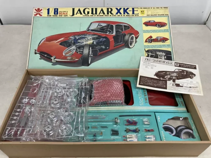 バンダイ 1/8 JAGUAR XK-E 中